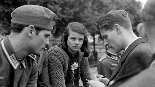 "Ich erinnere mich, wie Mutter die Särge streichelte"