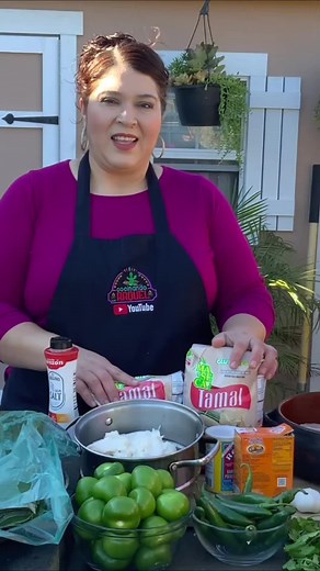 Tamales De Pollo Con Chile Verde y Atole De Almendras