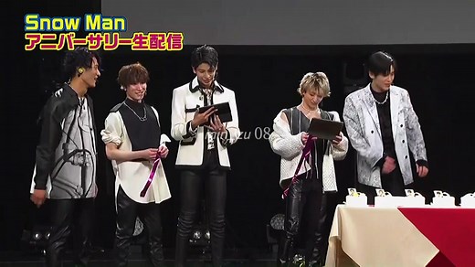 涙をこらえるスノーマンの感動的な瞬間