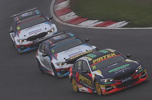 BTCC 2019: New BMW 3 Series takes first race win