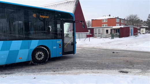 Volvo 8900LE Connect bus avgår Hammarkullen mot Angered @epic 🥷 @Busspotter_Göteborg @Spårvagn_Göteborg @Västtrafikloverprojeckt @YasinThetrainspotter @🎆Busspotting_Helsingborg07🧨 @Train_liam @Ceo_of_uddevalla! @Tram Gothenburg @Tram Göteborg