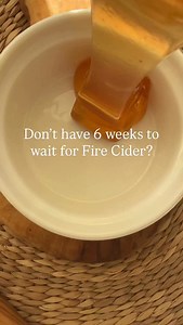 Fire Honey, Fire Cider’s quicker cousin for us people that don’t always plan ahead (🙋🏻‍♀️)🔥🍯 Turmeric is a potent antiinflammatory and supports overall health. Cinnamon is high in antioxidants, antibacterial & antiviral and acts as a mild expectorant. Ginger is immune boosting, full of antioxidants & antiinflammatory properties and brings warmth. Black Pepper help boosts the benefits of turmeric. And cayenne brings the heat, Vit C and Vit A. Fire Honey 1/2 cup Honey 1 tsp Turmeric 1 tsp Blac