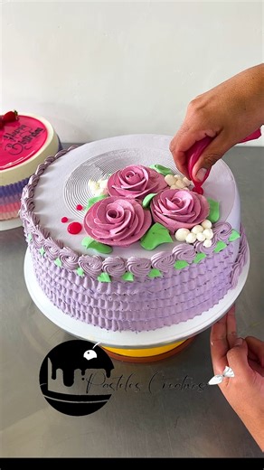 como decorar torta con chantilly #pastelescreativos #reposteria #chantilly #cake #rosas | Pasteles Creativos