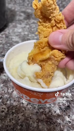 Popeyes $5 Big Box Review: A Crispy Fast Food Delight!