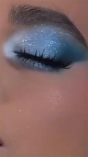 Blue sparkly eyes#shortsviral #softglamlook #eyemakeup #makeuptutorial #shorts