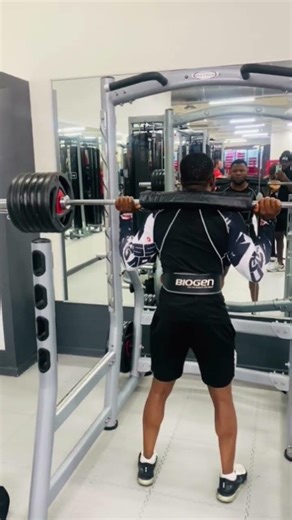 Squatting heavy: max strength,increasing hypertrophy & boosting metabolic rate. #lowerbodyworkout