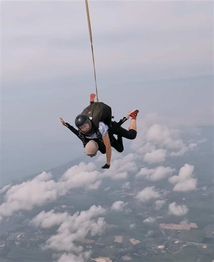 Ticked off one of my bucket list 🪂 Still can’t believe i did it!! 🤣🙌🏻 @SKYDIVING THAILAND dropzone Skydive dekat thailand pun ada female instructor. Boleh request je tauu! #skydiving #skydive