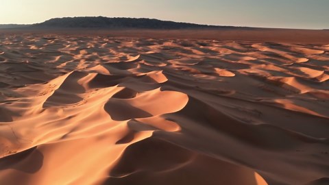 Le désert de Gobi : un paysage désertique paisible vu du ciel par un drone