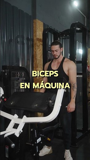 Trabaja así los BÍCEPS en máquina guiada.