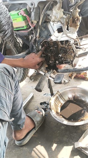 Hero Splendor Plus gear selector pin remove #bike #automobile #scross #bajajbikes #bajajmotorcycles