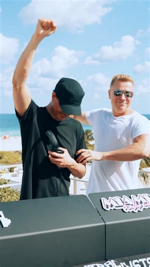 Who‘s on fire for „I‘m On Fire“? 🙌🏻🔥 New Miami rooftop set in collaboration with 1001tracklists on Youtube. Link in comments | Cosmic Gate