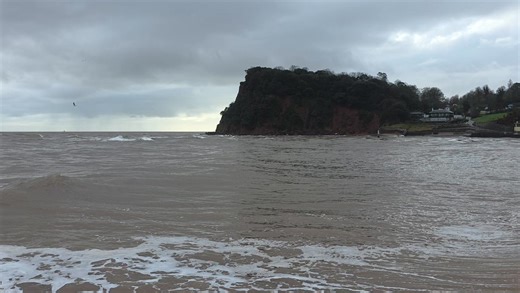 🌊 Tides: It’s not just about High and Low! 🚢 ​If you’ve been down to the coast watch or checked the tide tables this week, you might have noticed some serious water movement. We are currently seeing some massive Spring Tides here in Teignmouth! 📉📈 ​Most of us check the times for high and low water, but how often do we check the size? ​🌕 The Moon "Clock": We’ve just had a Full Moon, and that acts like a clock for the tides. When the moon is full (or new), it teams up with the sun to pull the