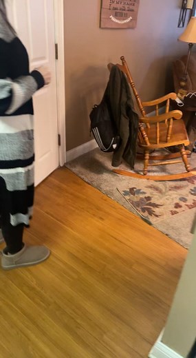 #fupシ #fypシ #scare #scaring #scared #jumpscare #scareprank #scream #fyp #viral #viralvideo #fypyou #fypage #scaringpeople #yell #scaringkim #scarekim #mom #funnyvideos