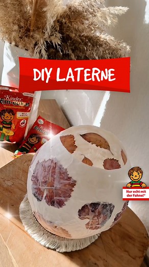 22K views · 715 reactions | Dachtest du auch, Basteln mit Kids heißt vor allem: Mama/Papa macht den Rest?  ✨ Mit dieser super einfachen DIY-Idee basteln selbst die kleinen Hände eine wunderschöne Laterne, die sofort eine gemütliche und magische Stimmung verbreitet. ️ Perfekt für kleine Kreativmomente und große leuchtende Augen! | Kinder Em-eukal | Facebook