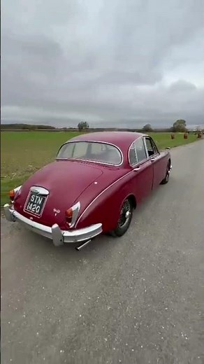 1968 Daimler V8 250