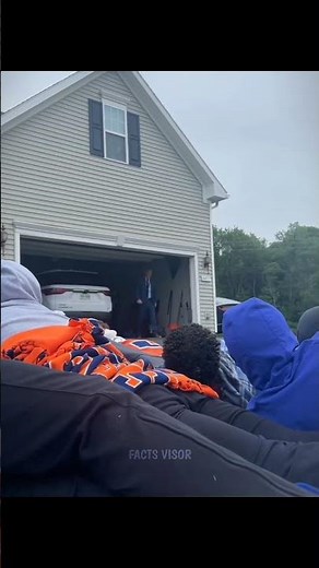 Students Give Teacher a Surprise of a Lifetime 💝