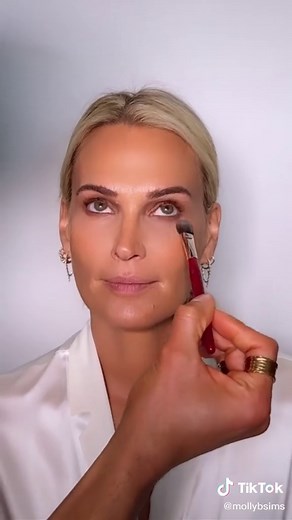 I am beyond excited for today's episode of @lipstickontherim 💄@sirjohn I'm OBSESSED with you & this makeup tutorial! 💋