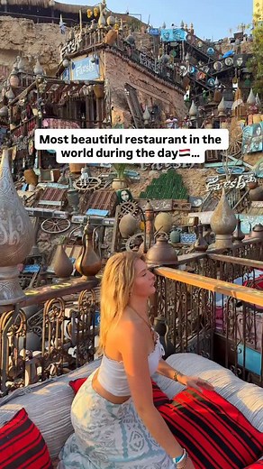 most beautiful restaurant in the world is located in Sharm el Sheikh, Egypt🇪🇬 do you prefer how it looks during the day or at night?👀 this is one of those places you NEED to add to your travel bucket list! #farshacafe | Shelby Reicks Travels