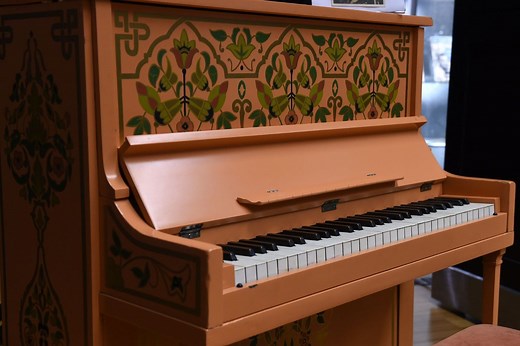 Surprisingly, this is the most expensive piano in the world. Here's the story