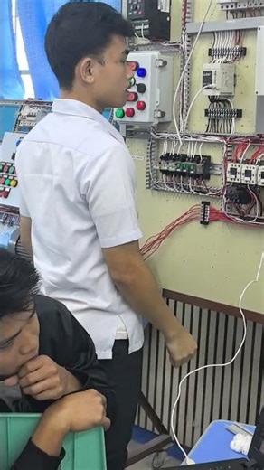 Teaching my BET students how to do HMI programming. #industrialelectrician