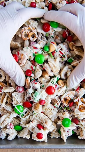 52K views · 120 reactions | White Trash Snack Mix Ingredients: 2 cups Corn Chex cereal 2 cups Cheerios cereal 2 cups mini pretzel twists | Recipe by Lina | Facebook