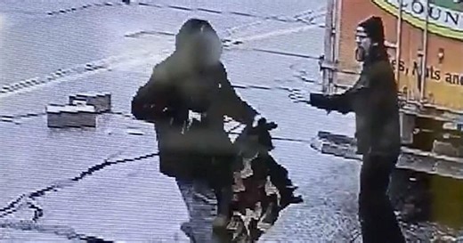 Brazen downtown robbery video