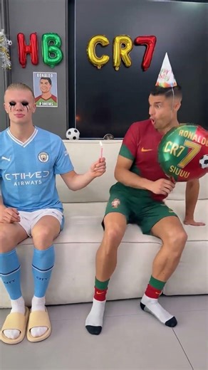 Haaland wants to blow up my balloon #football #ronaldo