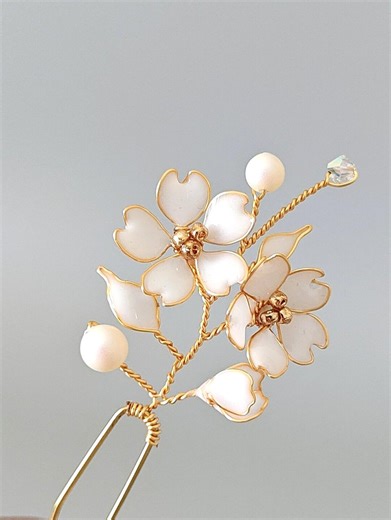 Handmade White Floral Hair Pin – Flower Hair Accessory for Brides & Weddings - Etsy