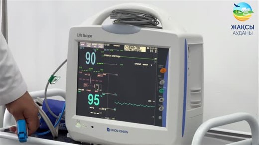 Жақсы Ауданының Әкімдігі on Instagram: "Жақсы аудандық ауруханасында ауылдық денсаулық сақтауды жаңғырту бағытында жүйелі жұмыстар атқарылуда. Аурухана ғимаратының екінші және үшінші қабаттарына, тағам блогы мен моргтың шаруашылық нысандарына күрделі жөндеу жүргізіліп, заманауи лифт орнатылды. 2025 жылы облыстық бюджет есебінен аурухана Костанай қаласында өндірілген көпфункционалды 13 төсектен және 43 қарапайым медициналық төсекпен толықтай қамтамасыз етілді, сонымен қатар жаңа медициналық жабды