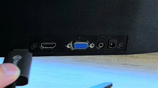 USB转HDMI高清线，即插即用，画质细腻，适配多种设备，家用办公皆宜，耐用易装不卡顿。