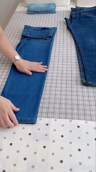 How to fold jeans for travel