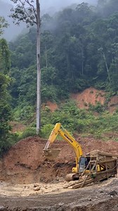 12K views · 99 reactions | Amazing found gold..!!! How does the Komatsu excavator operator work to take the gold material and wash it in the mine's sluice box..??? #Amazing #foundgold #gold #oro #explore #howto #komatsu #komatsuexcavator #operator #operator #mining #material #sluicebox #workout #heavyequipment #trendingreels #fb | Nopelindo Karnopa Railis | Facebook