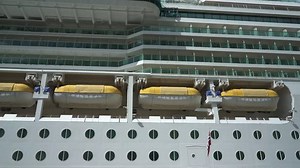 Cruise Ship Side View Rescue Boats: stockbeeldmateriaal en -video's (rechtenvrij) 20095093 | Shutterstock