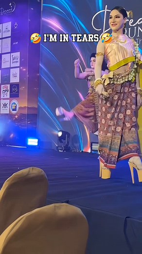 dálx | Them temu high heels are ankle breakers 🤣 Runway fail: Fashion model struggles to walk in high heels and takes multiple tumbles during... | Instagram