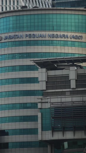 Jabatan Peguam Negara (AGC) mengarahkan siasatan kes tembakan membabitkan tiga lelaki di Durian Tunggal, Melaka, diklasifikasikan semula mengikut Seksyen 302 Kanun Keseksaan.