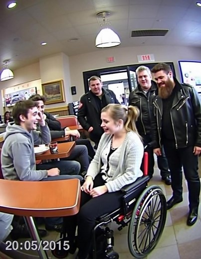 Teenagers bully a disabled girl in a diner — One hour later, everything changed😱 The morning sun shone on the chrome surfaces of the restaurant, lighting up the towel holders and coffee pots. Usually, it was a warm place — where pancakes brought comfort and syrup tasted like home. But that morning, the shadow in one corner of the room seemed to swallow all the light. Clara was there, her wheelchair next to the table, her plate of pancakes in front of her like a fragile shield. At sixteen, she h