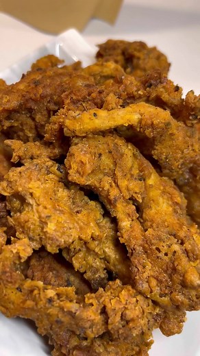 The best fried oyster mushrooms ever !!! Using wet and dry batter from Vegan Trap Lord, I highly recommend his Trap Batter! 🤤🤤🍄 I mixed the wet batter with sparkling spring water#vegan #friedoystermushrooms #oystermushrooms #plantbased | Vibes with a Vegan
