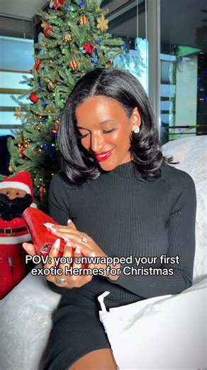 Kate Murphey on Instagram: "The perfect pre-loved Alligator Constance Wallet in Geranium 🥰 Thank you @classicsonny ❤️ I’m a huge fan of the Hermes Constance and I’ve been looking for the perfect pre-loved alligator wallet for a few years. I’m planning to use it as a clutch instead of a wallet because it’s big enough to carry my phone and essentials. #hermesconstance #blackgirlluxury #hermesalligator"