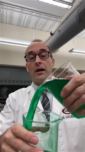 Self Pouring Liquid | polyethylene glycol #shorts #science