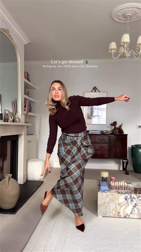 Georgina Lennon on Instagram: "Let’s get dressed…there’s a handsome man under the mistletoe & a glass of Bailey’s with my name on it 🎄full look is @asos *ad"
