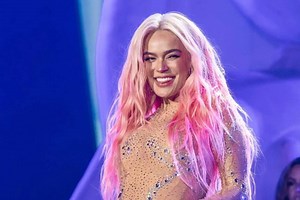 ¿Sigue igual? Karol G revela fotos de sus 15 años en Medellín