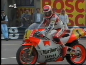 45K views · 341 reactions | Eddie Lawson sobre una Yamaha YZR 500cc a la caza de una FZ 750 pilotada por De Radigues y un Ferrari Testarrosa con Agostini al mando... ¿Los alcanzará? VIDEO TOP. Más motos en Motosan.es | Motosan.es | Facebook