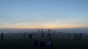 Tausende pilgern zu Monument - Für diesen Sonnenaufgang wurde Stonehenge gebaut