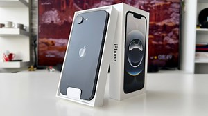 Apple iPhone 16e Unboxing: Cel mai ieftin iPhone nou este aici, cu CPU A18 (3nm), design compact, o singură cameră care le face pe toate