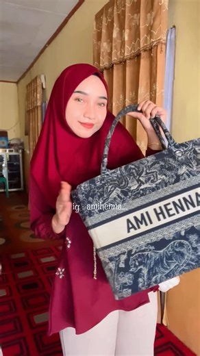 Henna Sarolangun on Instagram: "Tumben otak ku langsung paham 😆😂 #henna #hennaart #hennaartist #hennawedding #hennamaroon #artinama"