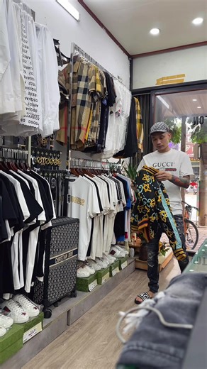 cô ấy mới mua cho a cái áo hehe