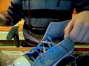 How to Tie your Converse shoes with two laces for each shoe