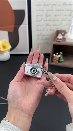 Smaller than a pair of AirPods, this flip-screen mini camera packs everything you need： Flip screen for perfect selfies - super friendly for girls Built-in flash to capture cozy vibes at dates, parties, or New Year's Eve 🌙 Classic CCD look maxed out — that retro grainy feel is pure mood Cute and compact design - hangs on your bag as a charm, shoots like a pro 💖 Still wondering what to gift her this holiday season? Give her a