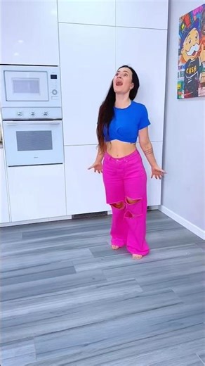 🎈🎈Introducing the "VitaWear SmartBand," a next-generation wearable gadget