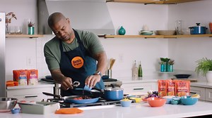 Shake up your meal prep routine with Chef Nick Wallace Culinary's Garlic Parmesan Chicken Tacos and Salsa Rice! This recipe is a game-changer thanks to one secret weapon: Ben's Original Spanish-Style Ready Rice! 🕒 No need to cook from scratch – just add a few ingredients, and dinner is served. Deeeelish! 🌮😋 | Katie Couric